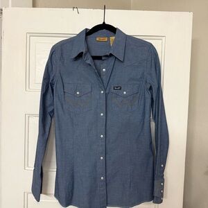Wrangler woman’s Blue Long Sleeve Shirt